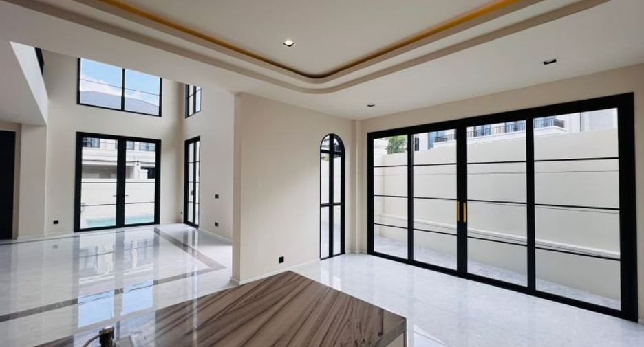 For sale 4 bedrooms villa in Bang Lamung, Chonburi