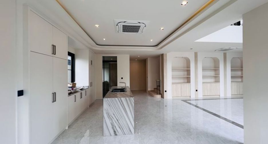 For sale 4 bedrooms villa in Bang Lamung, Chonburi