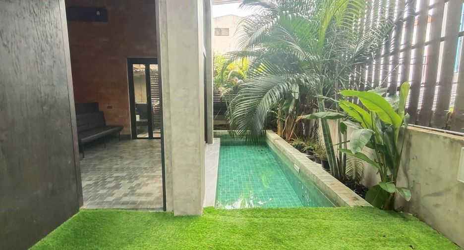 For sale and for rent 5 bedrooms villa in Watthana, Bangkok