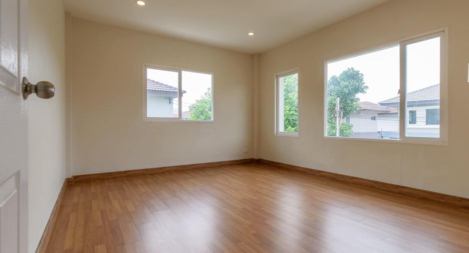 For sale 4 bedrooms house in Sai Mai, Bangkok