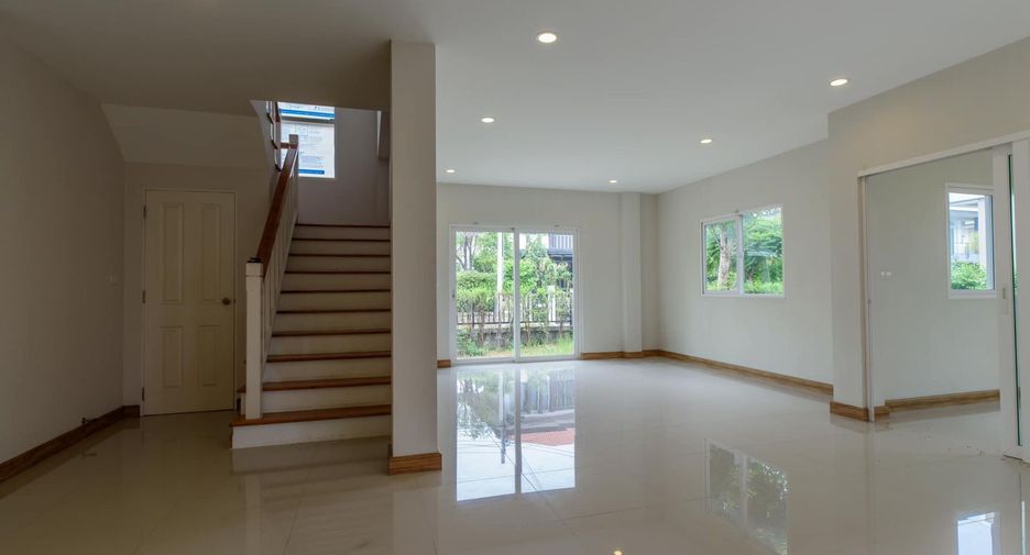 For sale 4 bedrooms house in Sai Mai, Bangkok