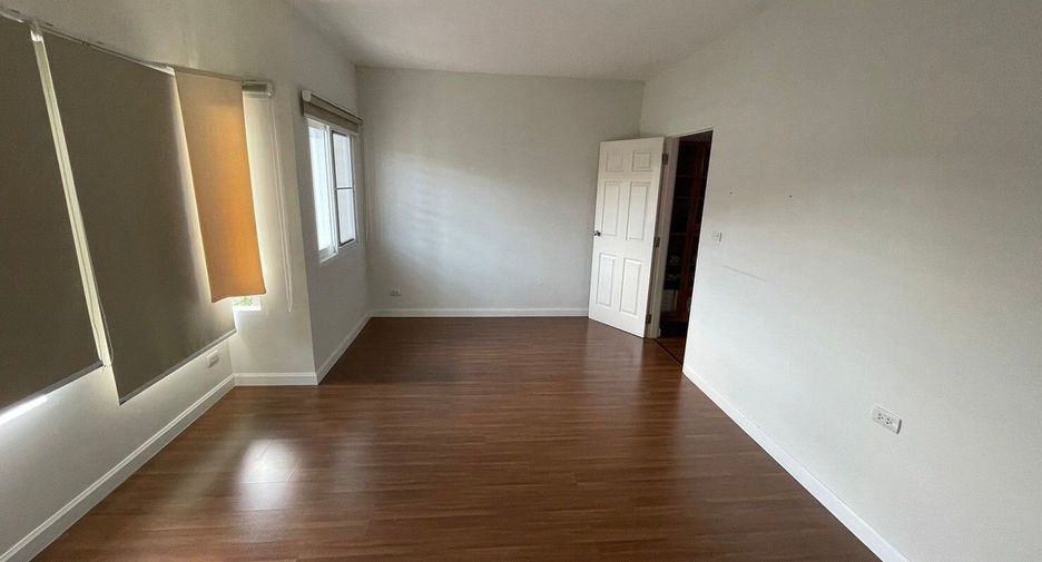 For sale 3 ベッドルーム house in Thung Khru, Bangkok