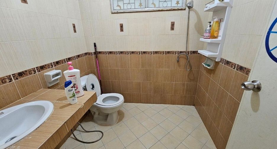 For sale and for rent 5 bedrooms house in Sattahip, Chonburi