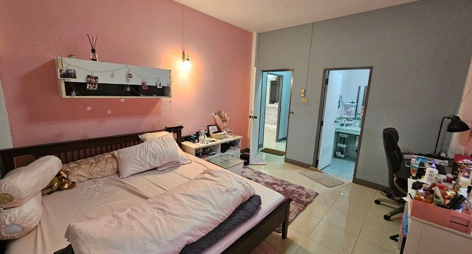 For sale and for rent 5 bedrooms house in Sattahip, Chonburi