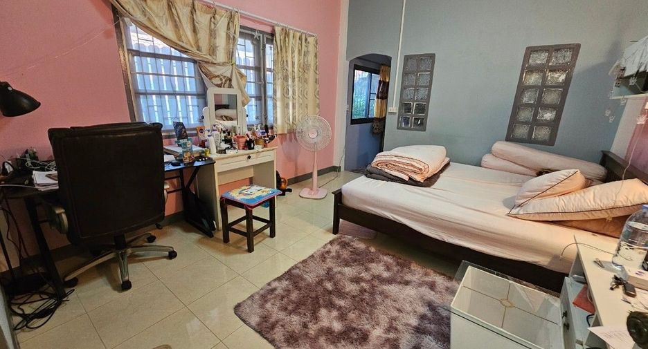 For sale and for rent 5 bedrooms house in Sattahip, Chonburi