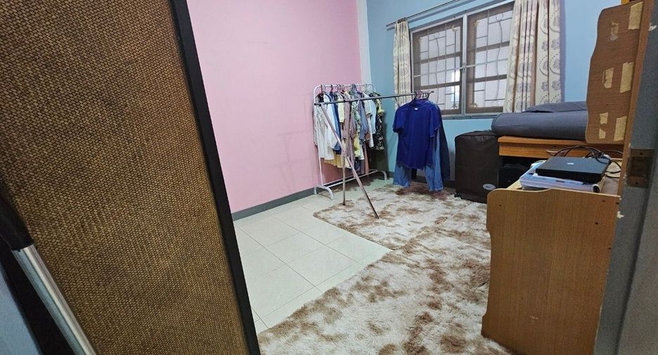 For sale and for rent 5 bedrooms house in Sattahip, Chonburi