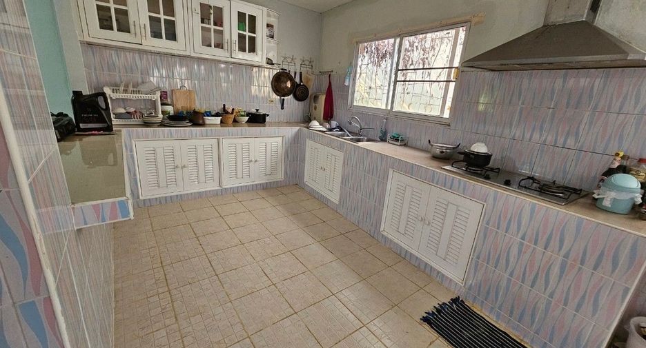 For sale and for rent 5 bedrooms house in Sattahip, Chonburi