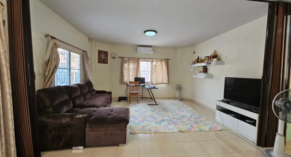 For sale and for rent 5 bedrooms house in Sattahip, Chonburi