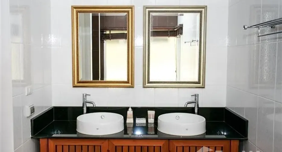 À louer 5 chambres villa à Bang Lamung, Chonburi