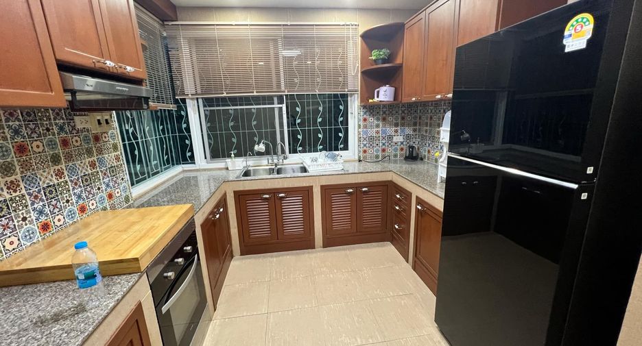 For rent 3 ベッドルーム house in Sattahip, Chonburi