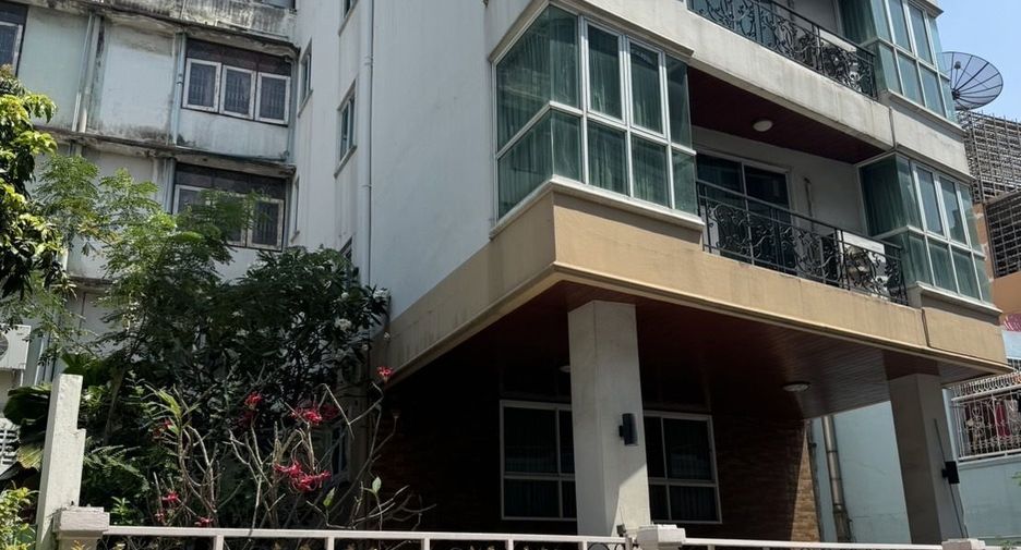出售 5 卧室 联排别墅 在 Suan Luang, 曼谷