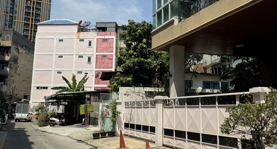 出售 5 卧室 联排别墅 在 Suan Luang, 曼谷