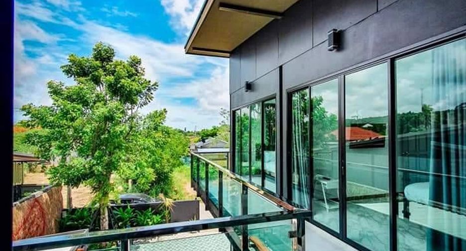 For sale and for rent 5 bedrooms house in Sattahip, Chonburi