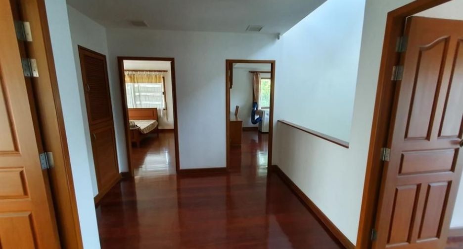 For sale 5 bedrooms house in Mueang Chon Buri, Chonburi