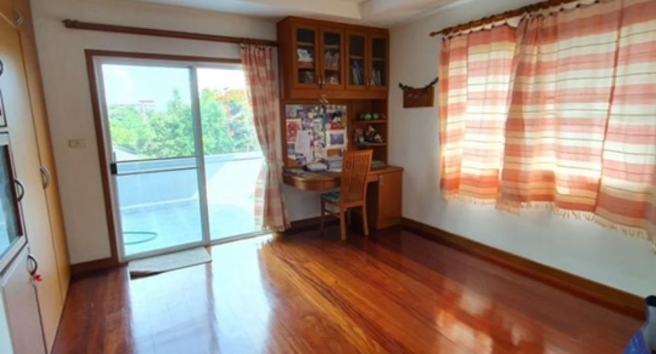 For sale 5 bedrooms house in Mueang Chon Buri, Chonburi
