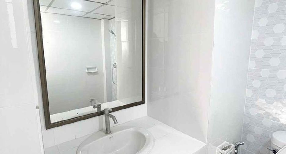 For sale 2 bedrooms condo in Lat Phrao, Bangkok