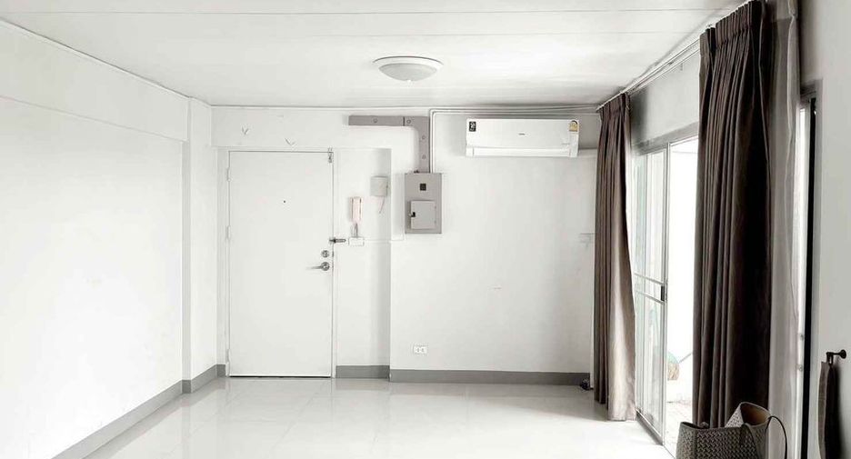 For sale 2 bedrooms condo in Lat Phrao, Bangkok