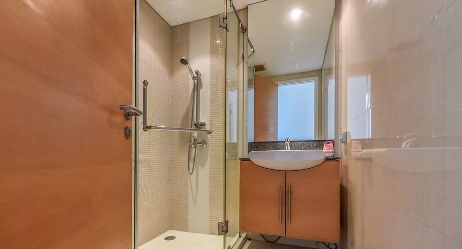 For sale 2 bedrooms condo in Khlong Toei, Bangkok