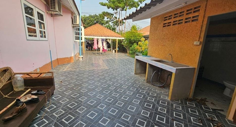 For sale and for rent 5 bedrooms house in Sattahip, Chonburi