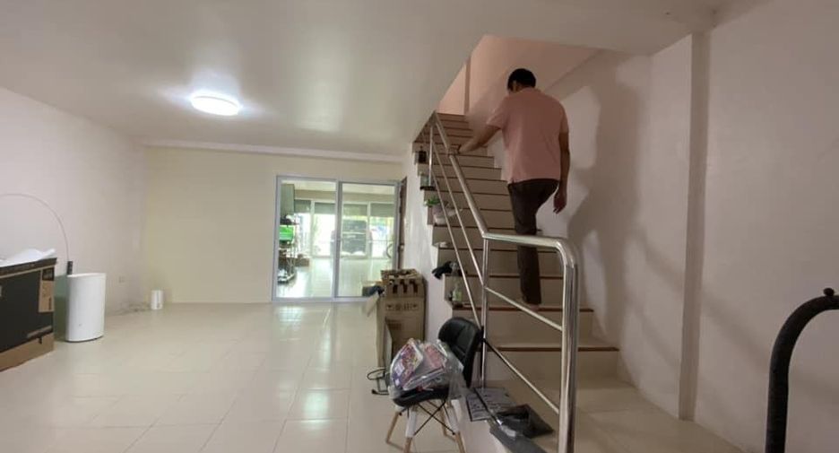 Casa adosada en venta de 2 habitaciones en Bang Lamung, Chonburi