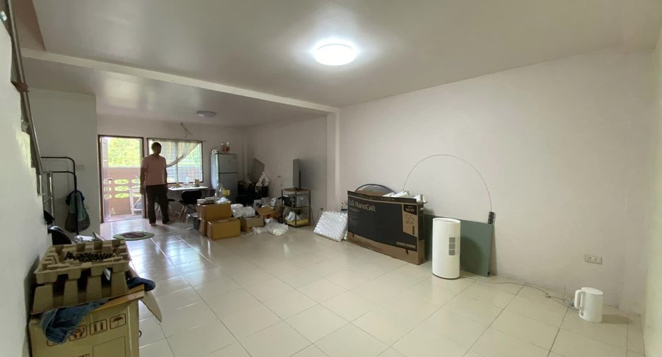Casa adosada en venta de 2 habitaciones en Bang Lamung, Chonburi