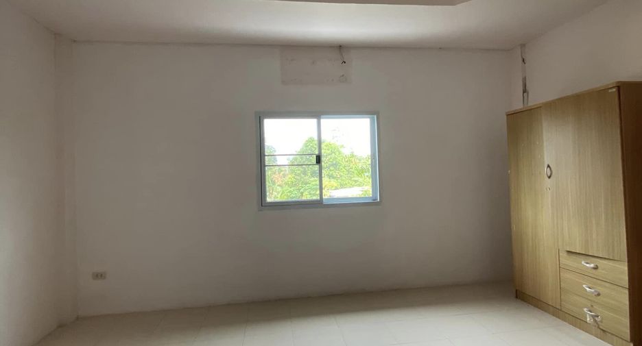 Casa adosada en venta de 2 habitaciones en Bang Lamung, Chonburi
