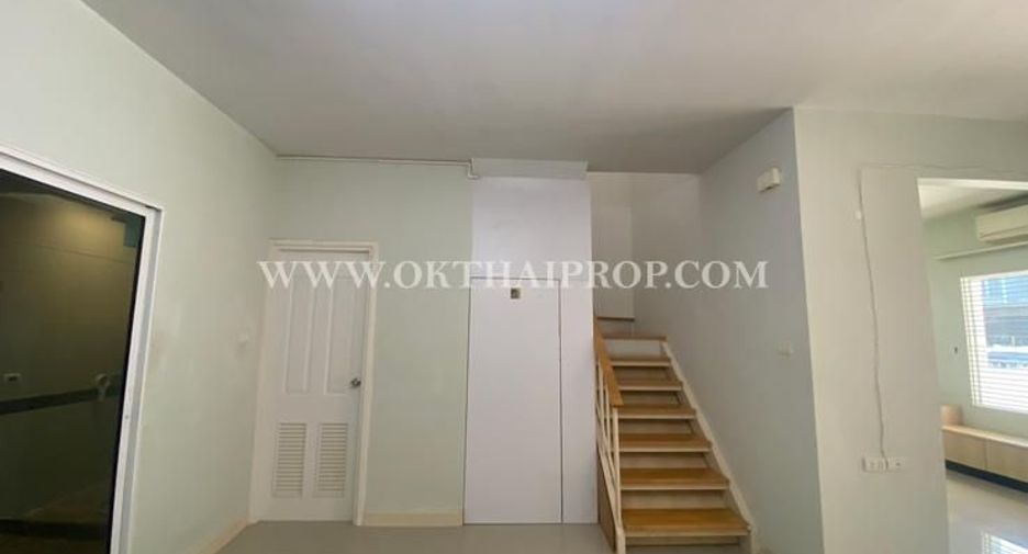 For sale 3 bedrooms townhouse in Sai Noi, Nonthaburi