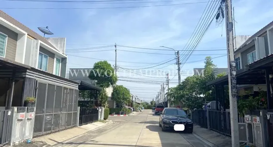 For sale 3 ベッドルーム townhouse in Sai Noi, Nonthaburi