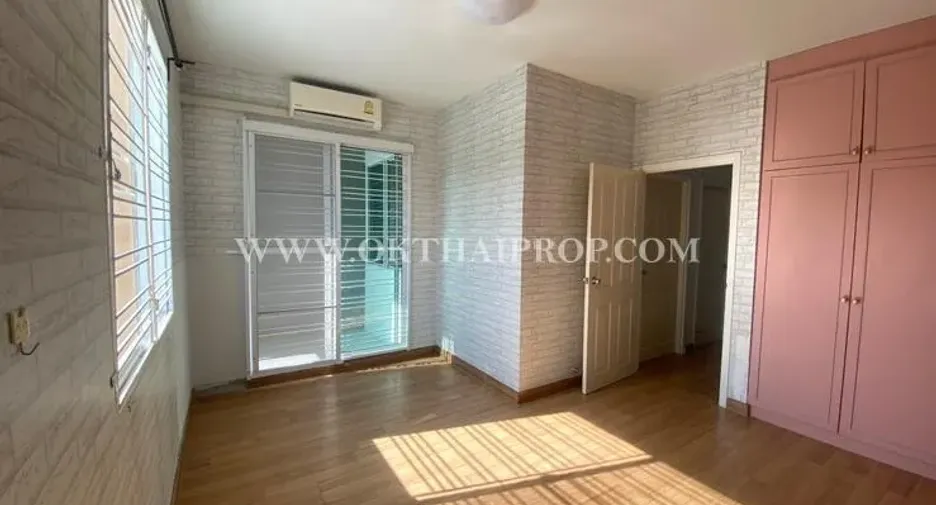 For sale 3 ベッドルーム townhouse in Sai Noi, Nonthaburi