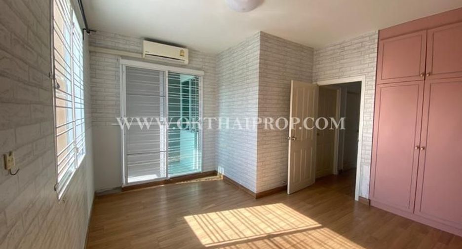 For sale 3 bedrooms townhouse in Sai Noi, Nonthaburi