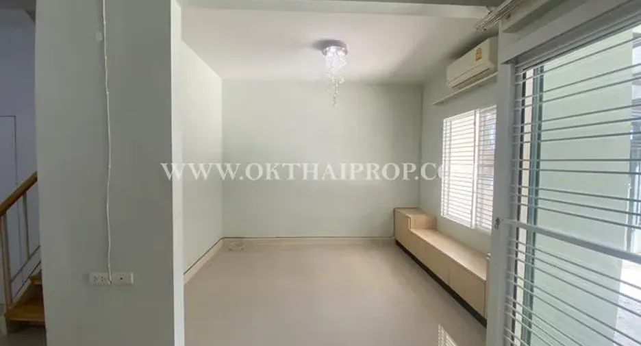 For sale 3 ベッドルーム townhouse in Sai Noi, Nonthaburi