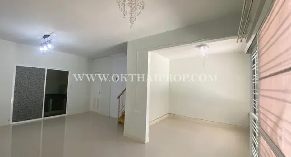For sale 3 ベッドルーム townhouse in Sai Noi, Nonthaburi