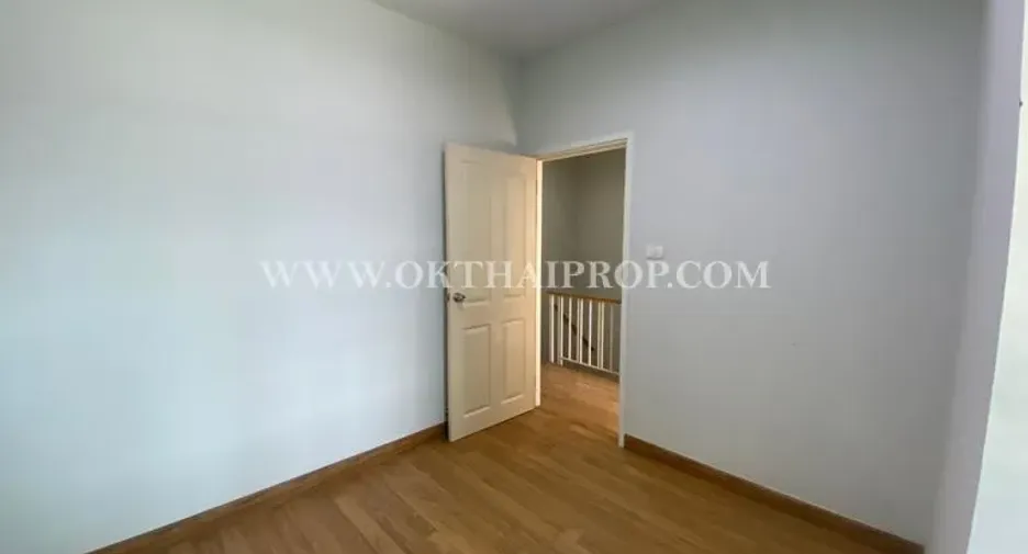 For sale 3 ベッドルーム townhouse in Sai Noi, Nonthaburi