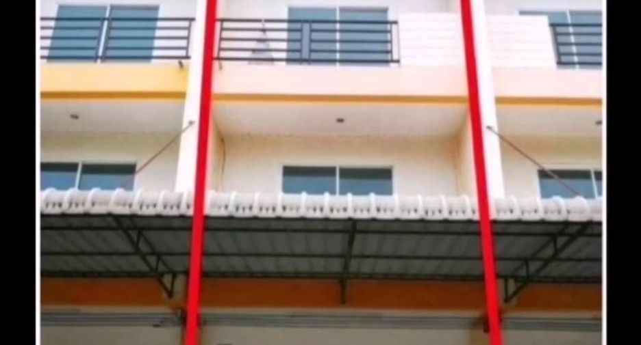 À vendre 2 chambres local commercial à Si Racha, Chonburi