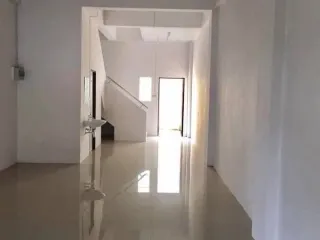 Gewerbefläche zum Kauf mit 2 Zimmer in Si Racha, Chonburi