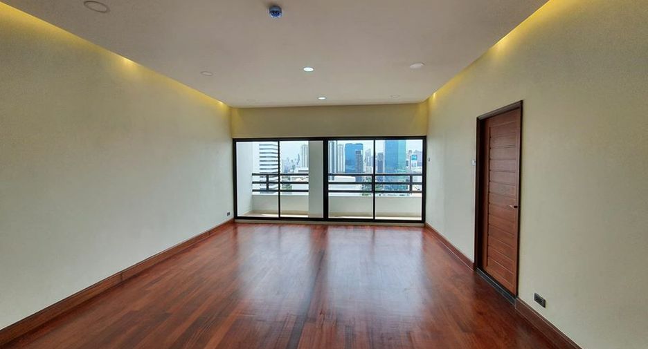 For sale 4 bedrooms condo in Huai Khwang, Bangkok