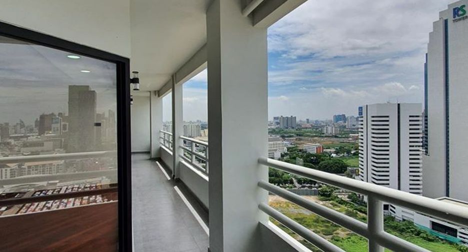 For sale 4 bedrooms condo in Huai Khwang, Bangkok
