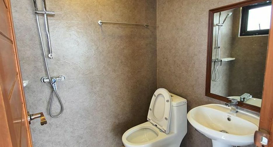 For sale 4 bedrooms condo in Huai Khwang, Bangkok