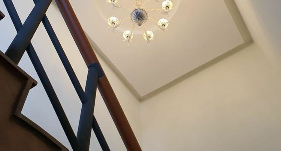 For sale 4 bedrooms condo in Huai Khwang, Bangkok