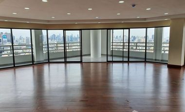 Condo en venta de 4 habitaciones en Huai Khwang, Bangkok