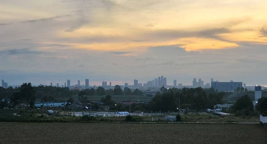 Reihenhaus zum Kauf mit 6 Zimmer in Bang Lamung, Chonburi