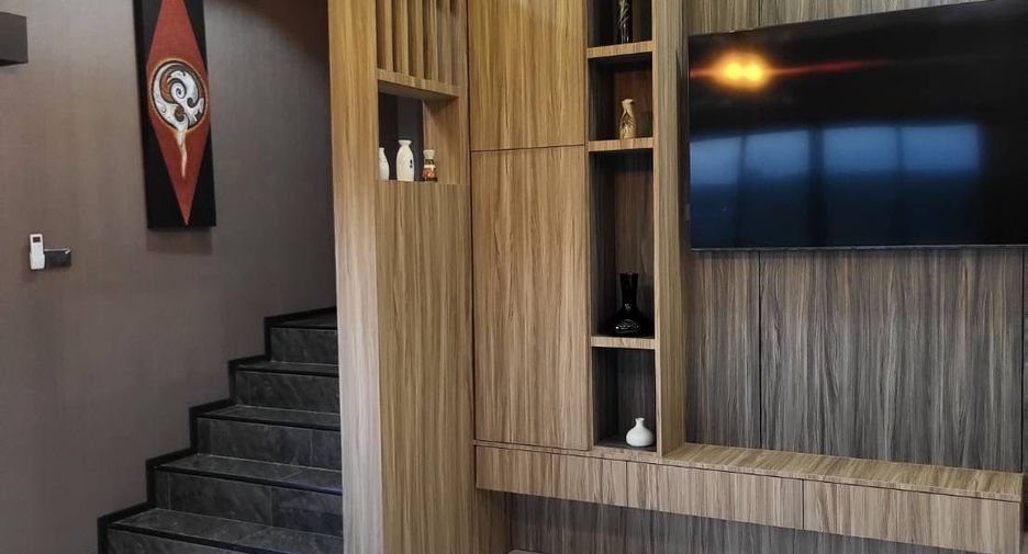 Casa adosada en venta de 6 habitaciones en Bang Lamung, Chonburi