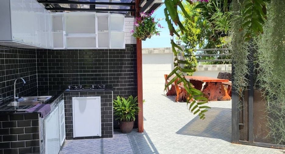 Casa adosada en venta de 6 habitaciones en Bang Lamung, Chonburi