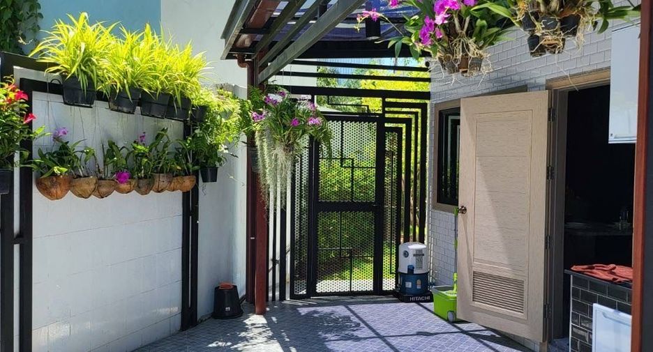 Casa adosada en venta de 6 habitaciones en Bang Lamung, Chonburi