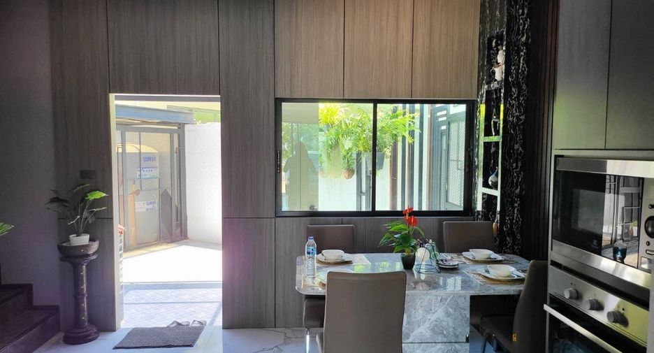 Casa adosada en venta de 6 habitaciones en Bang Lamung, Chonburi