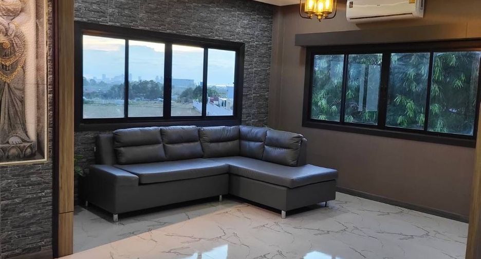 Casa adosada en venta de 6 habitaciones en Bang Lamung, Chonburi