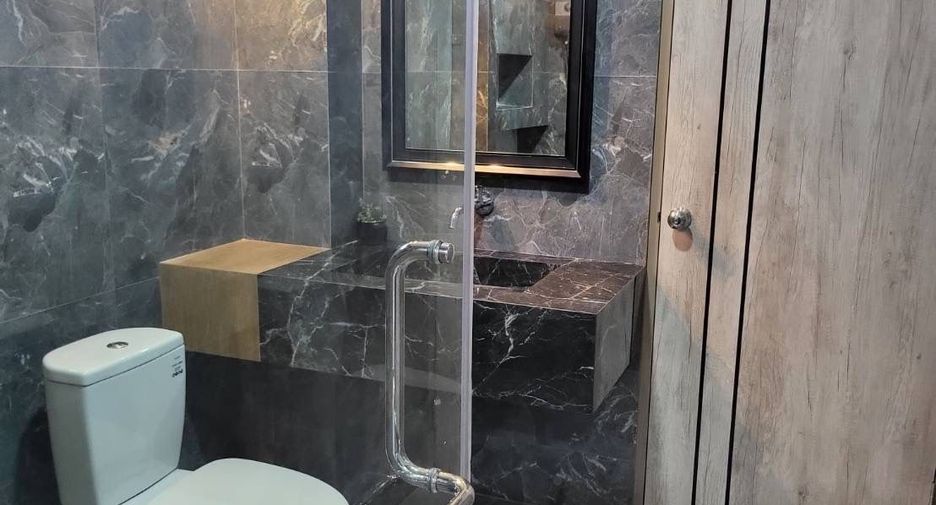 Casa adosada en venta de 6 habitaciones en Bang Lamung, Chonburi