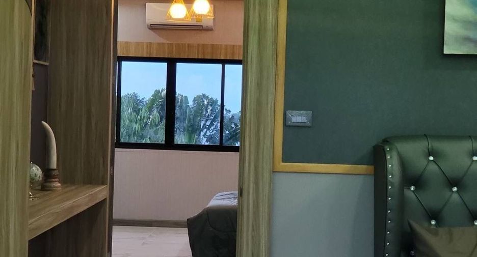 Casa adosada en venta de 6 habitaciones en Bang Lamung, Chonburi