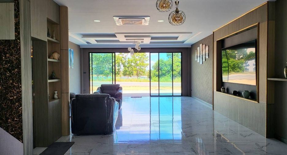 Casa adosada en venta de 6 habitaciones en Bang Lamung, Chonburi