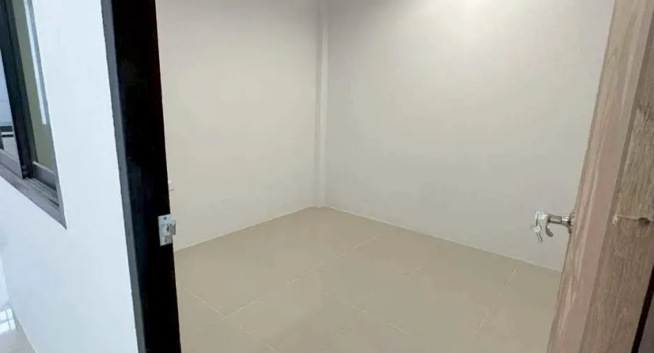 For sale 4 bedrooms townhouse in Thalang, Phuket